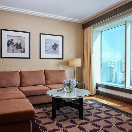 Hilton Baku Hotel Exterior photo Living room