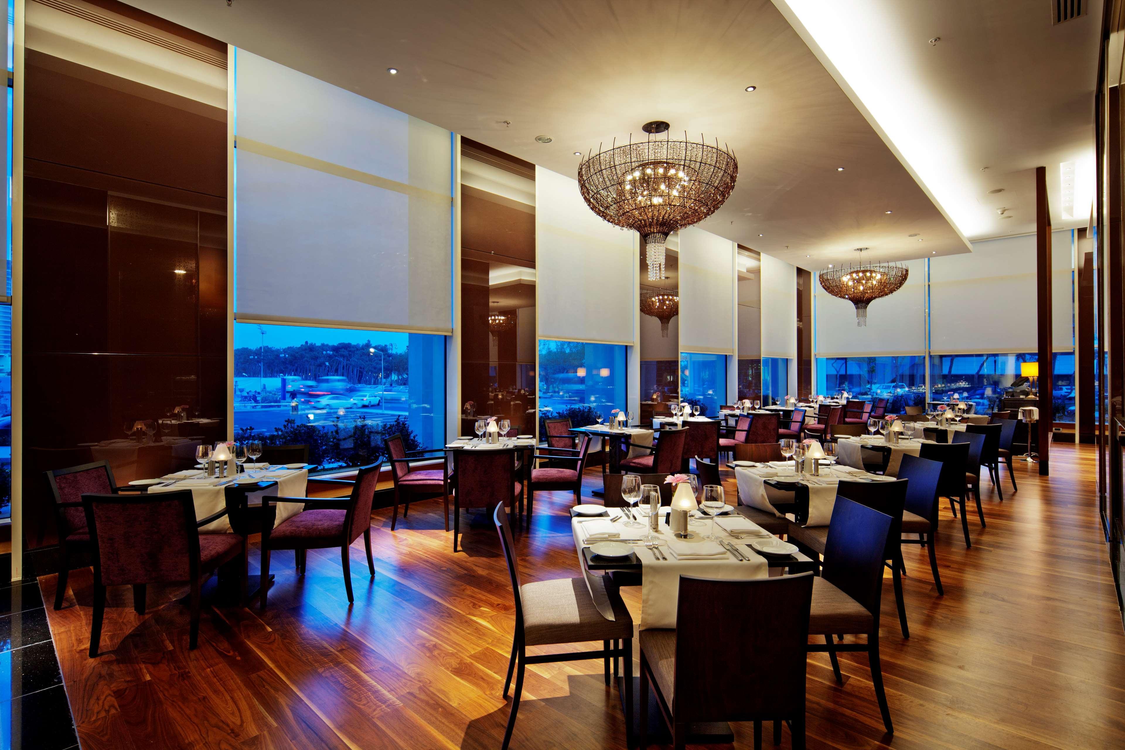 Hilton Baku Hotel Restaurant photo The restaurant