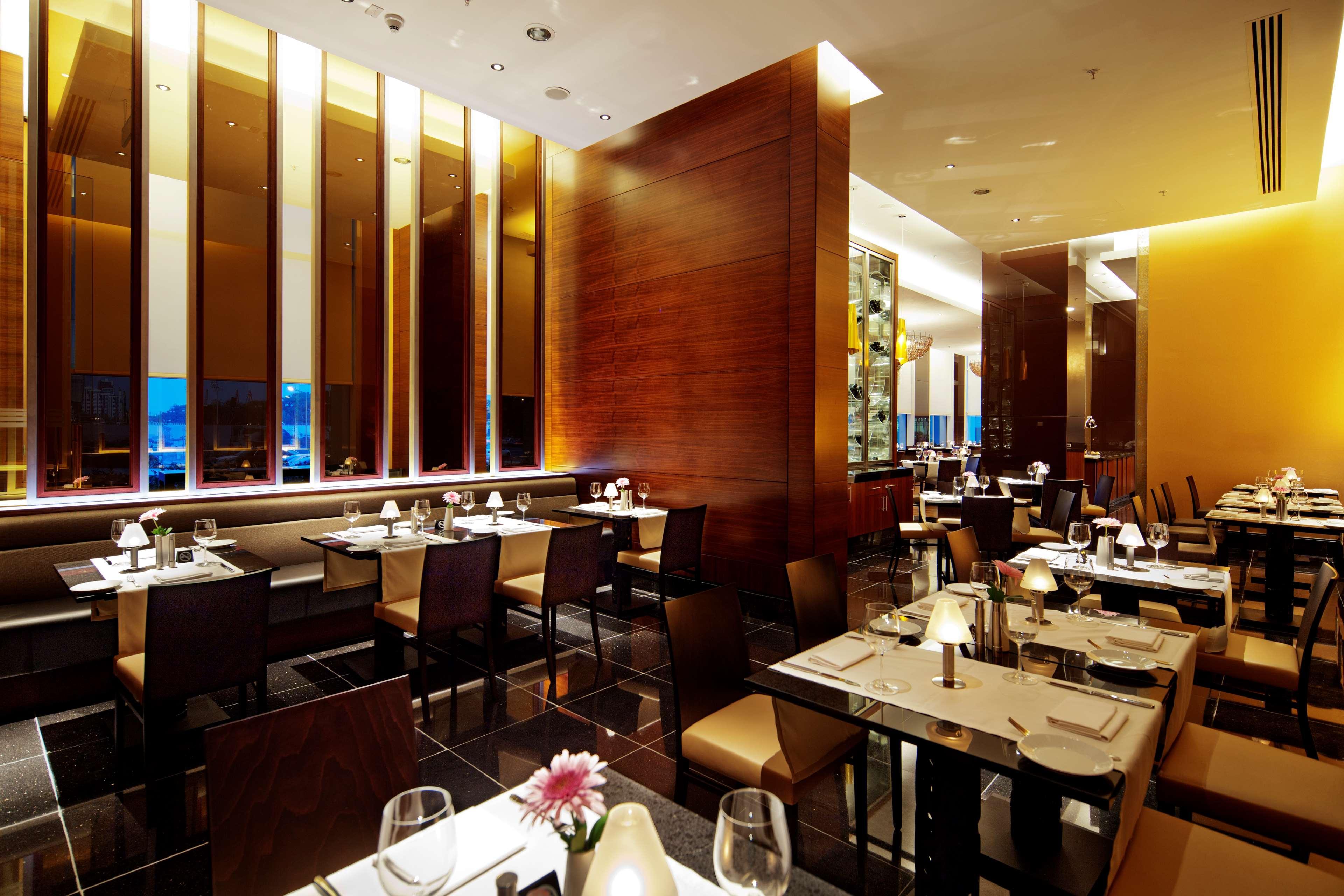Hilton Baku Hotel Exterior photo The interior of the restaurant