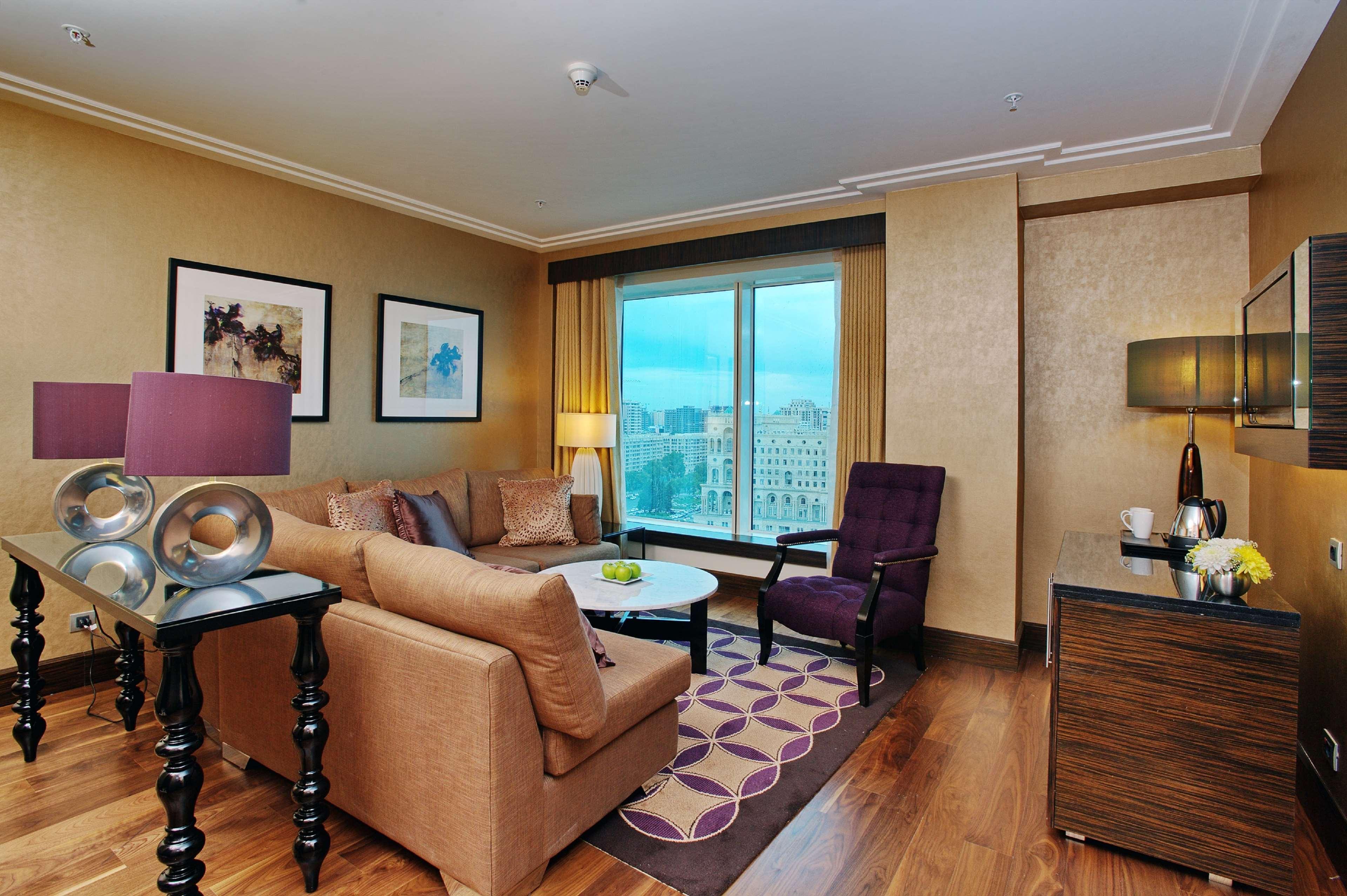Hilton Baku Hotel Exterior photo Living room