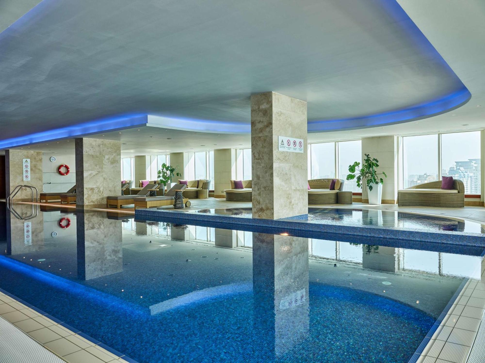 Hilton Baku Hotel Exterior photo The pool at the 52nd floor